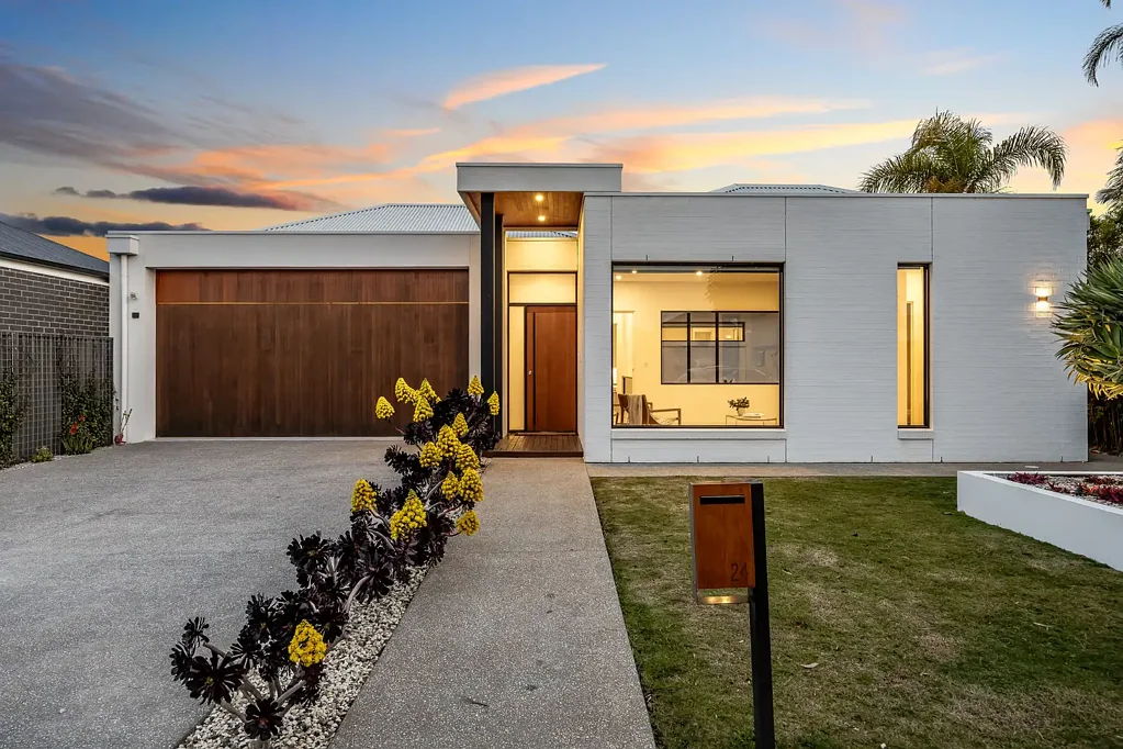 Glengowrie 4 Bedroom A modern architectural muse made to bring design, sustainability and family scale to the coastline