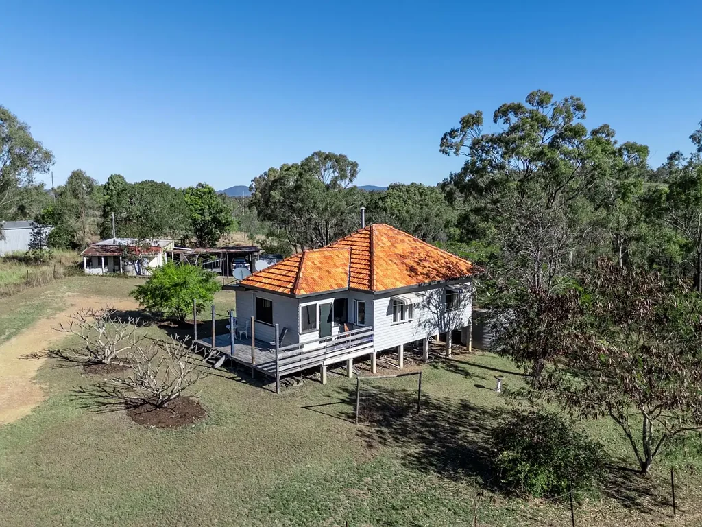 Coringa  HOME ON ACREAGE IN QUIET LOCATION