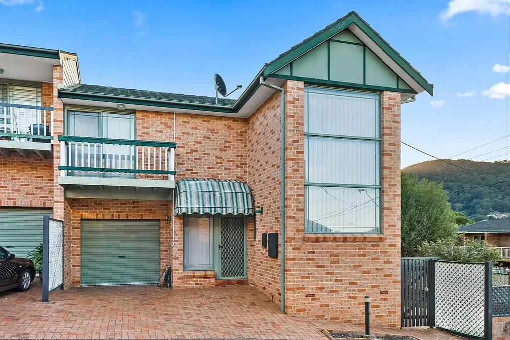Spacious townhouse in the Heart of Balgownie Village