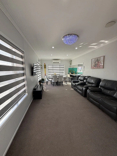 Spacious 6-Bedroom Family Home  3 Bathrooms  Large Garage & Ample Off-Street Parking