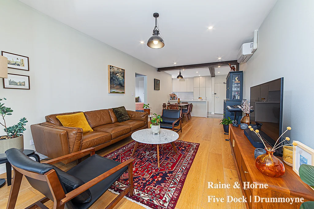 Chic 2-Bedroom Apartment in Prime Location - Deposit Taken!