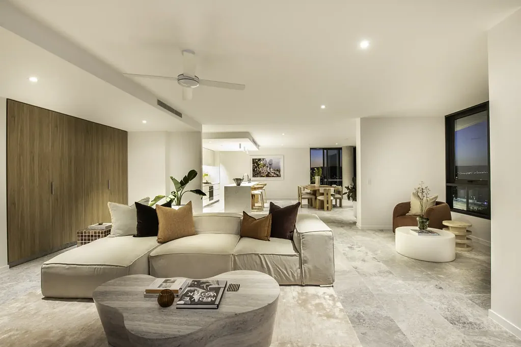 Mermaid Beach 4 Slaapkamer Brand New Modern Coastal Apartment in "Laani"; 300m from the Beach