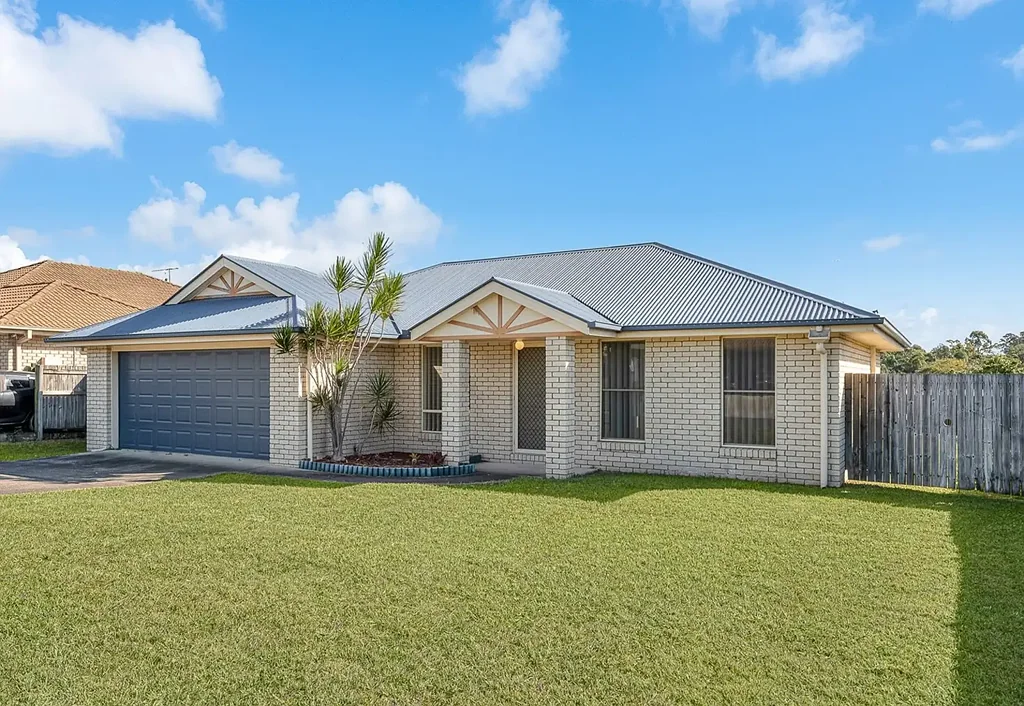 Morayfield 4 Bedroom 4 Bed Family Home on 606m2 with Side Access