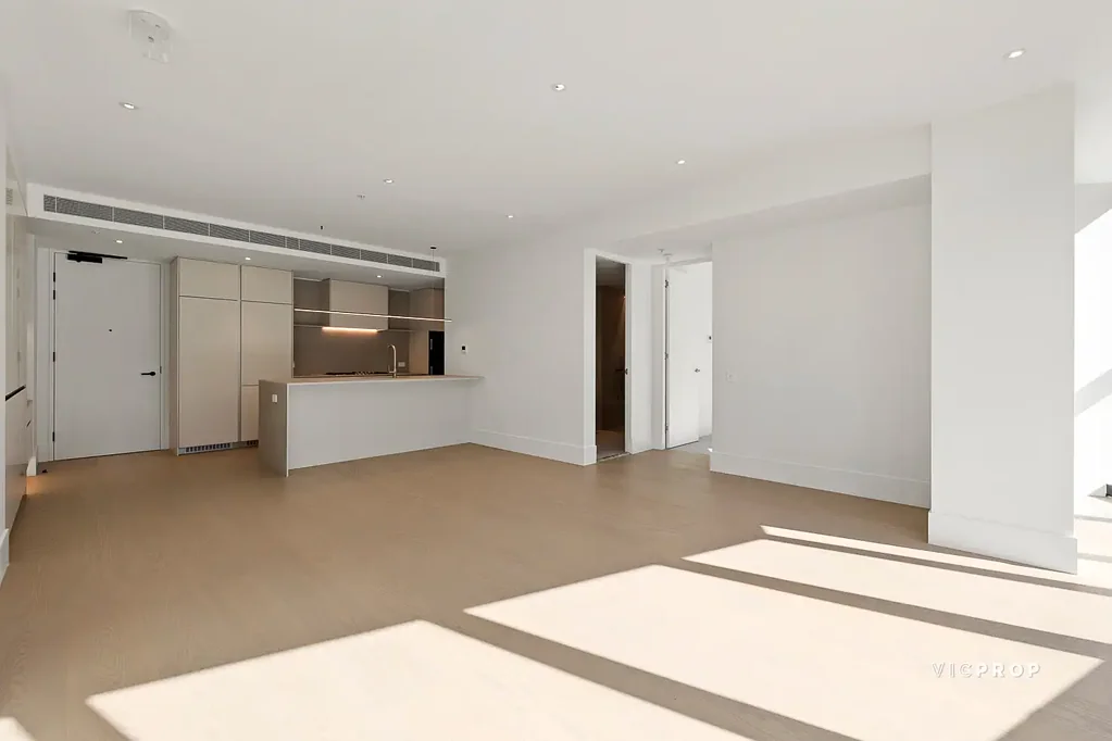 RIVERSIDE PRESTIGE – WHERE LUXURY MEETS LIFESTYLE