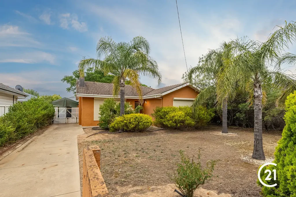 Echuca 2Phòng ngủ Unleash the Potential: Renovation or Rebuild in a Prime Echuca Location!