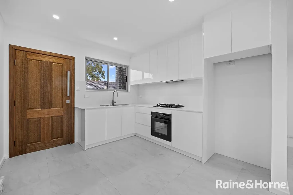 Modern Two Bedroom Granny Flat - Electricity & Internet Included