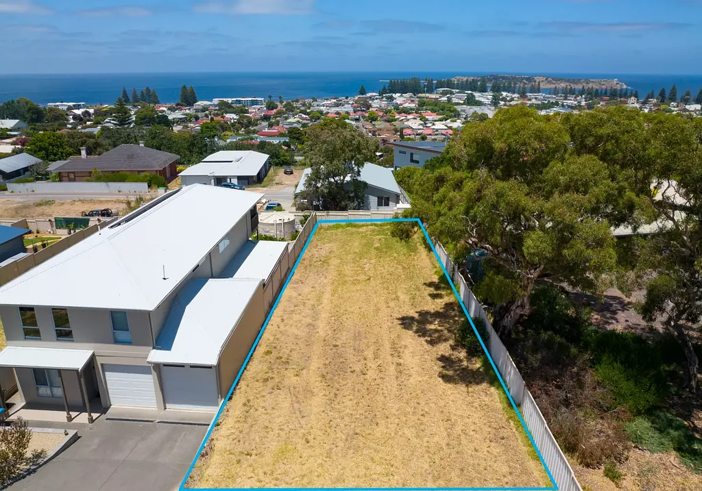 Victor Harbor Central Victor Harbor with Sea Views!