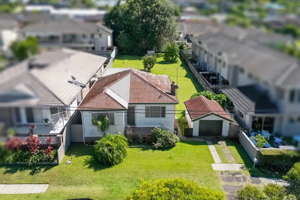 Good size Home & Prime Position