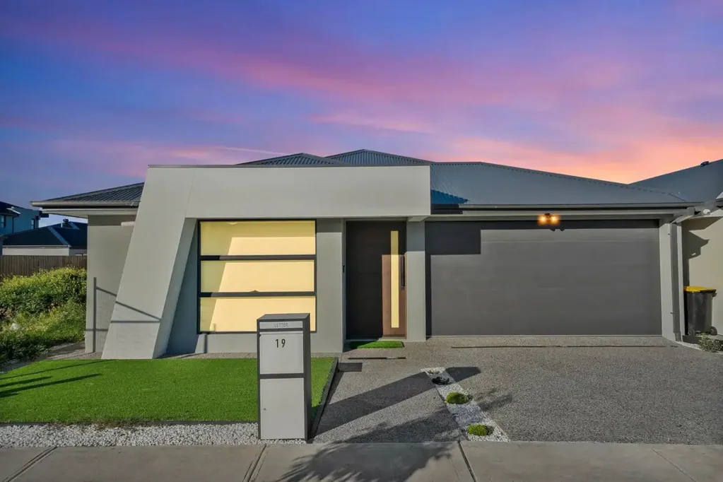 2 Kitchens & 2 Master Bedrooms! Luxury At Its Finest!