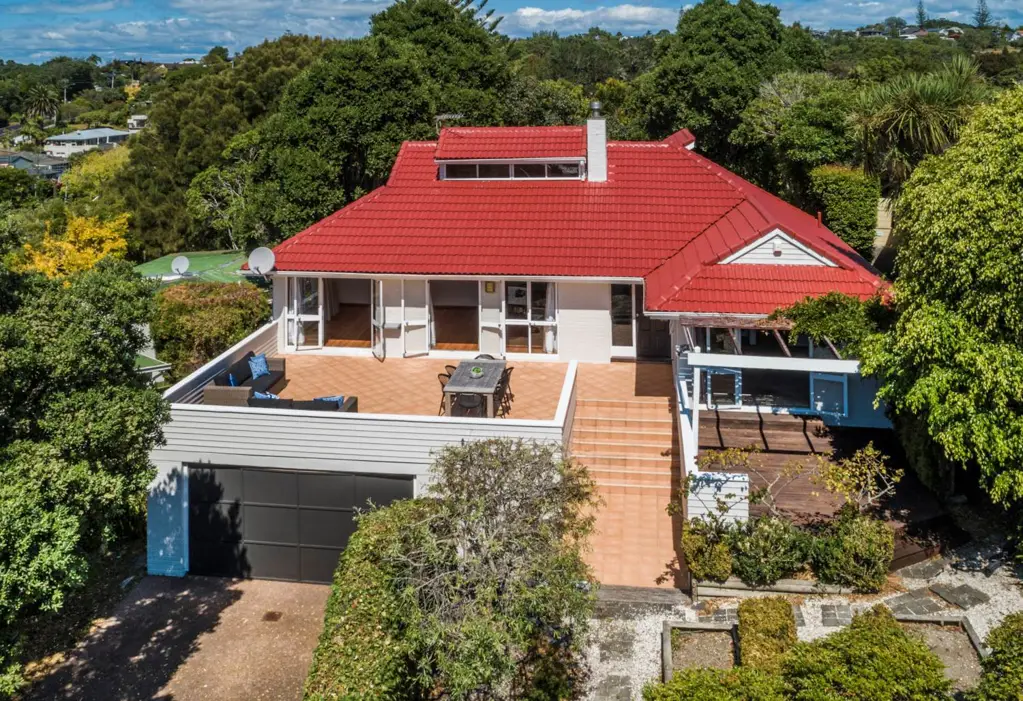 Campbells Bay 5 Bedroom Don't miss the great location, potential for d...