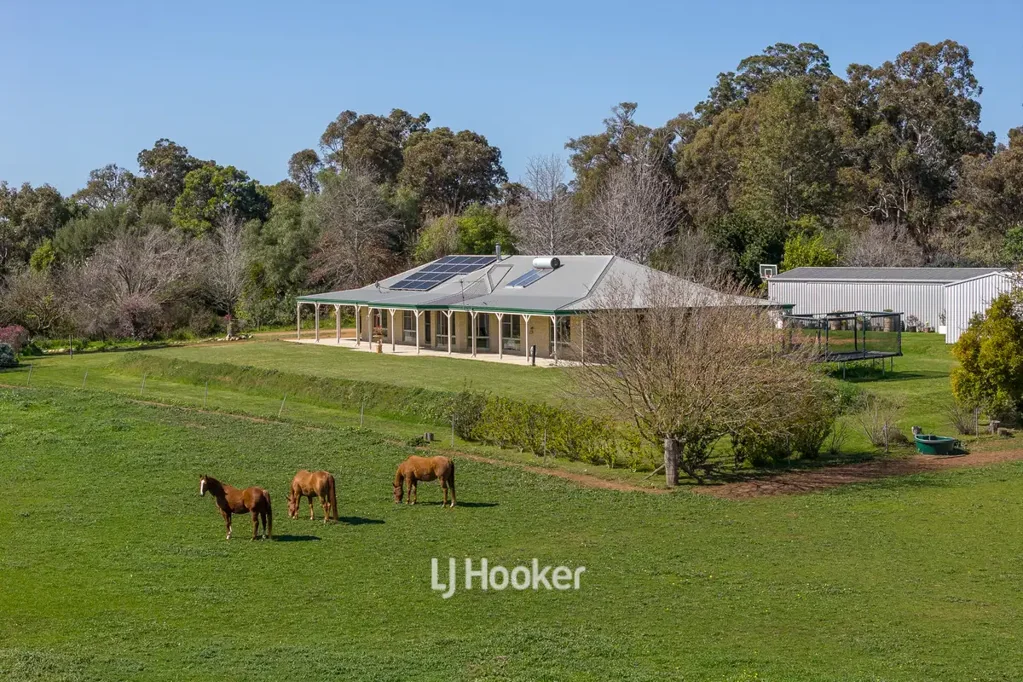 Boyup Brook 4 Bedroom Elevated Country Living On 8.85 Acres