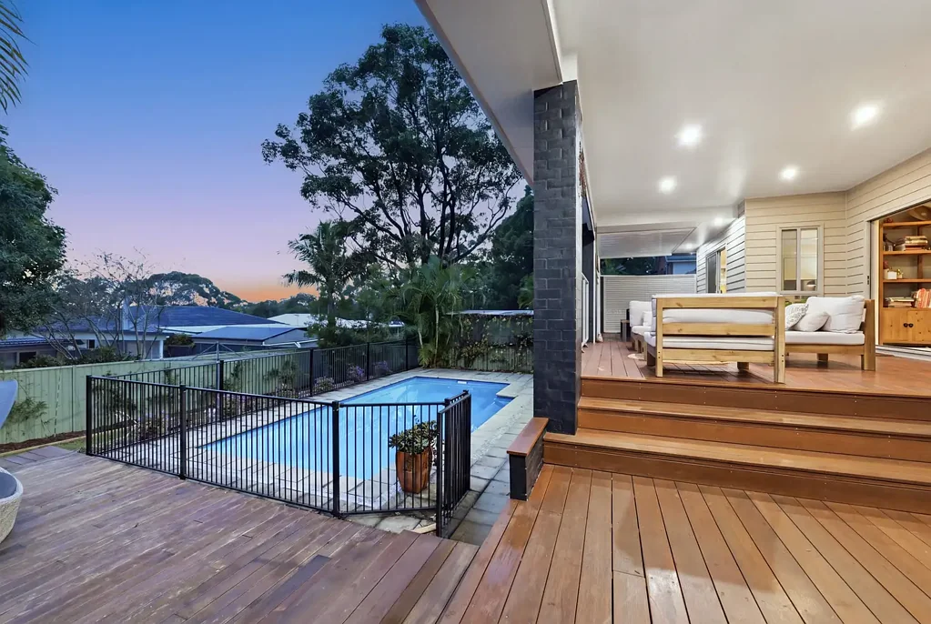Bateau Bay 4ห้องนอน Impressive Family Home Offering Space, Style & Coastal Convenience