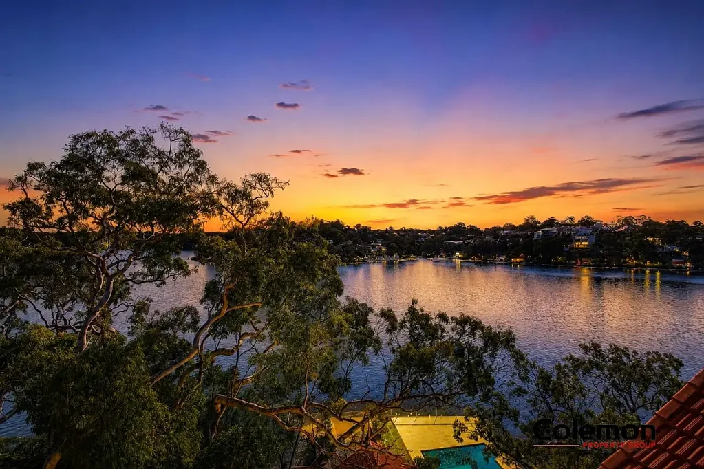 PREMIER WATERFRONT LIFESTYLE IN A HIGHLY SOUGHT-AFTER CUL-DE-SAC