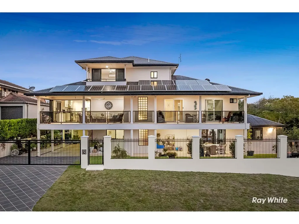 10 Chrisney Street, Lammermoor, QLD 4703