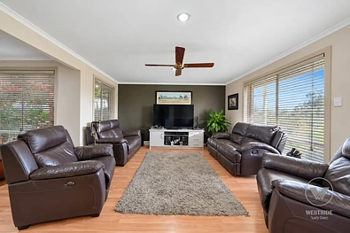 2 Thoroughbred Avenue, Werribee, VIC 3030, 3 phòng ngủ, 1 phòng tắm, House
