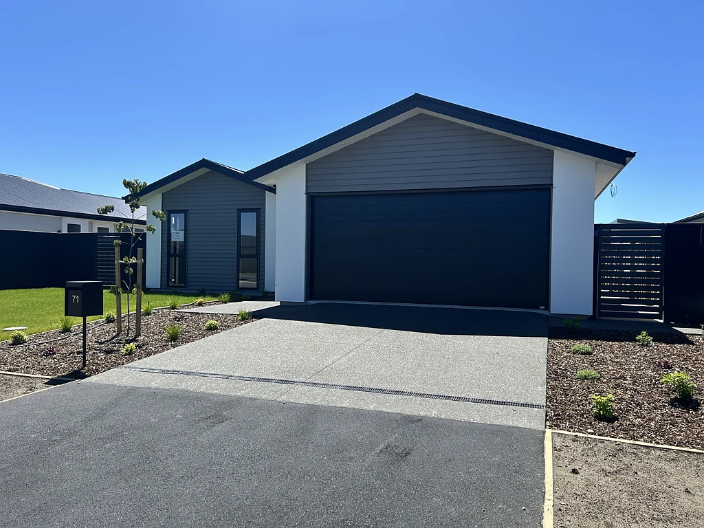 Lincoln 3 Bedroom UNDER CONTRACT - Dream in Greenstead!