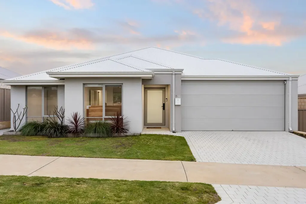 Karnup 4房  Why: Because this modern and minimal maintenance abode offers comfort and convenience throughout