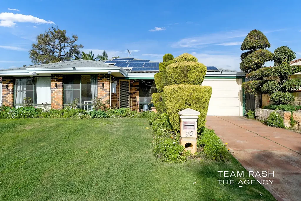 Banksia Grove 4房  Family home awaiting it's new owners!!!!