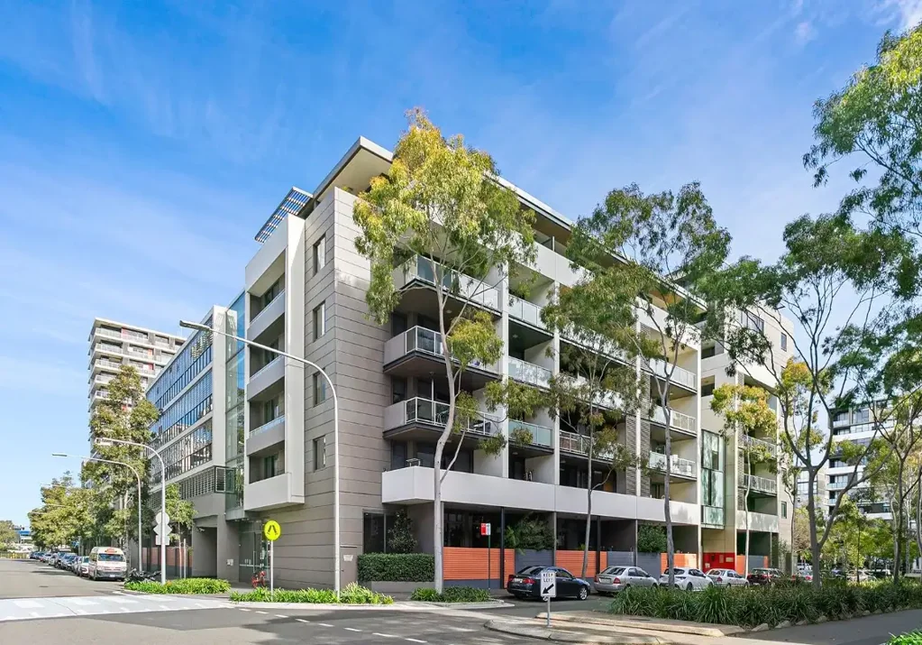 One-Bed One-Bath Fully Furnished Meriton Apartment