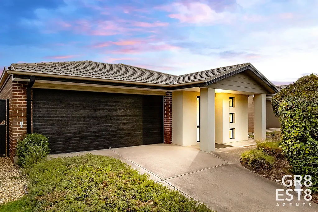 Modern Family Living in a Prime Location