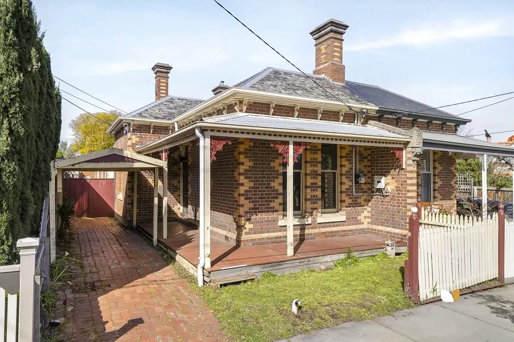 Essendon 2બેડરૂમ Capitalise on Pre-Commenced Renovations, Make a Mark on Elder