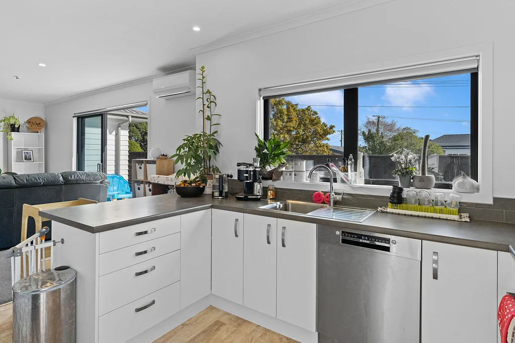 Otaki 2कमरा Modern, sunny, and superbly located