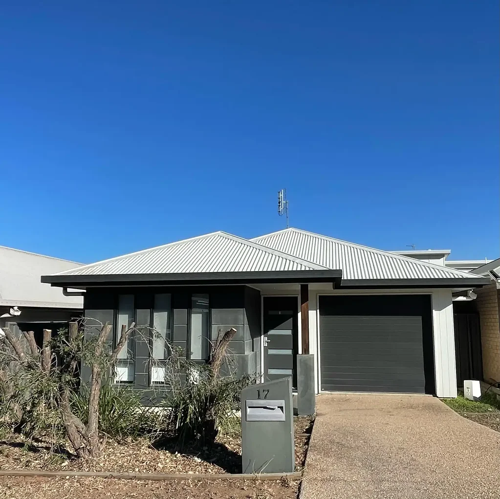 3 Bedroom home walking distance to shopping centre