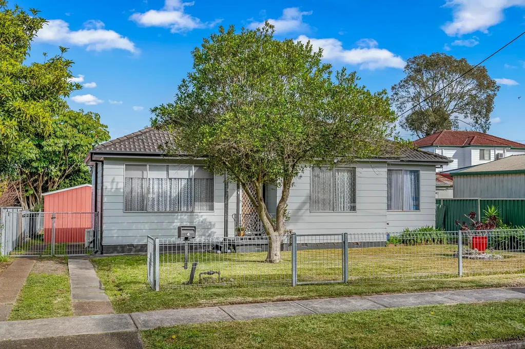 4 Akuna Avenue, Shortland, NSW 2307