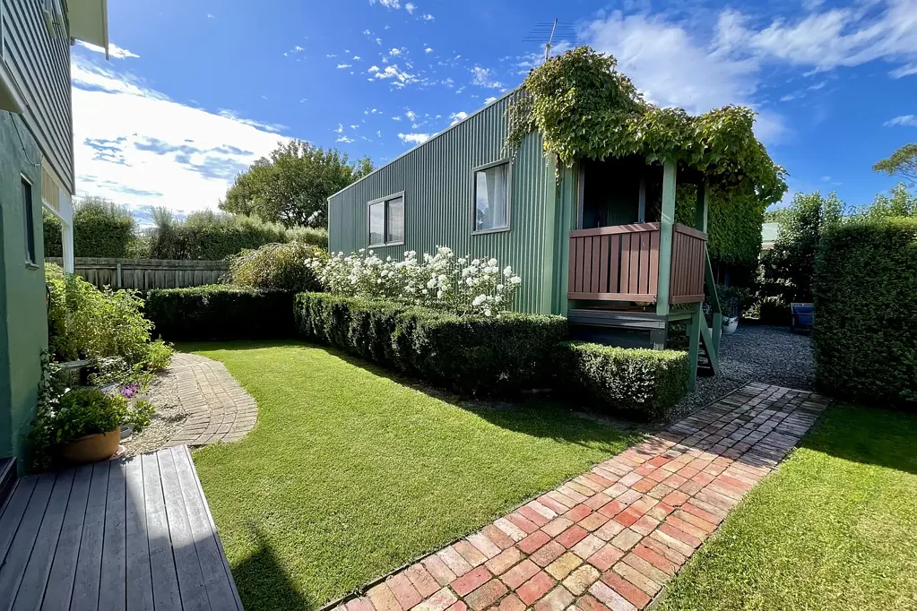 Fully Furnished, Beautifully Presented Studio