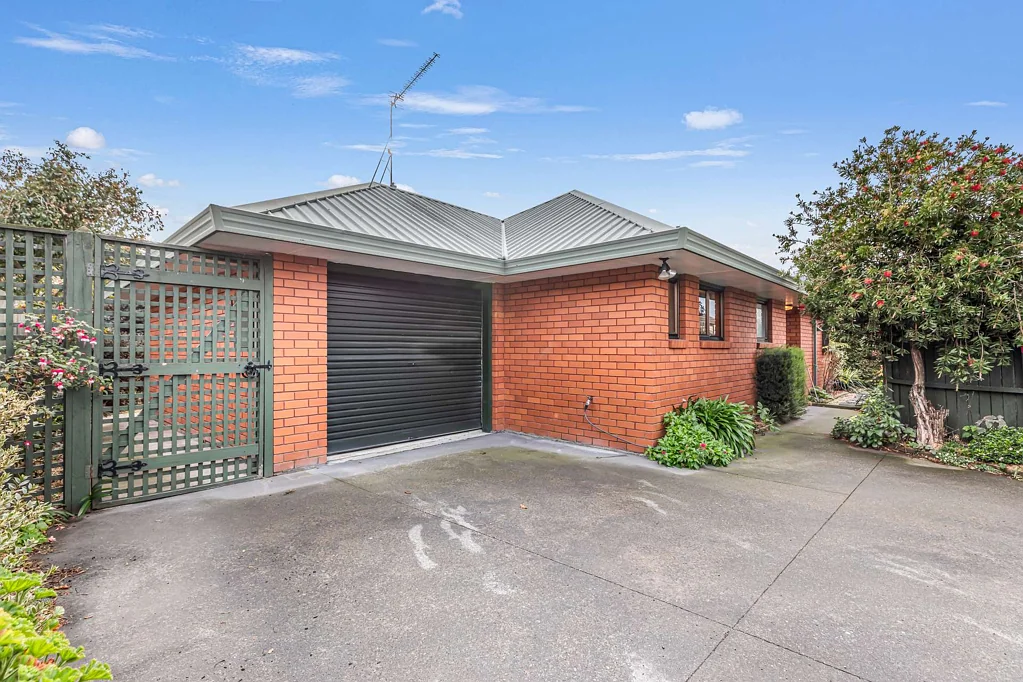 Amberley 2 Bedroom Affordable With Park Land Views