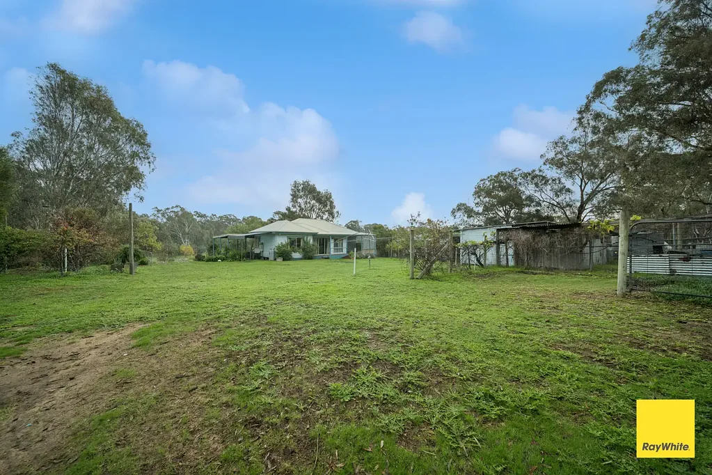 Charming Country Home on 1.1 Acres - Located in the heart of Heathcote wine country and walk to town