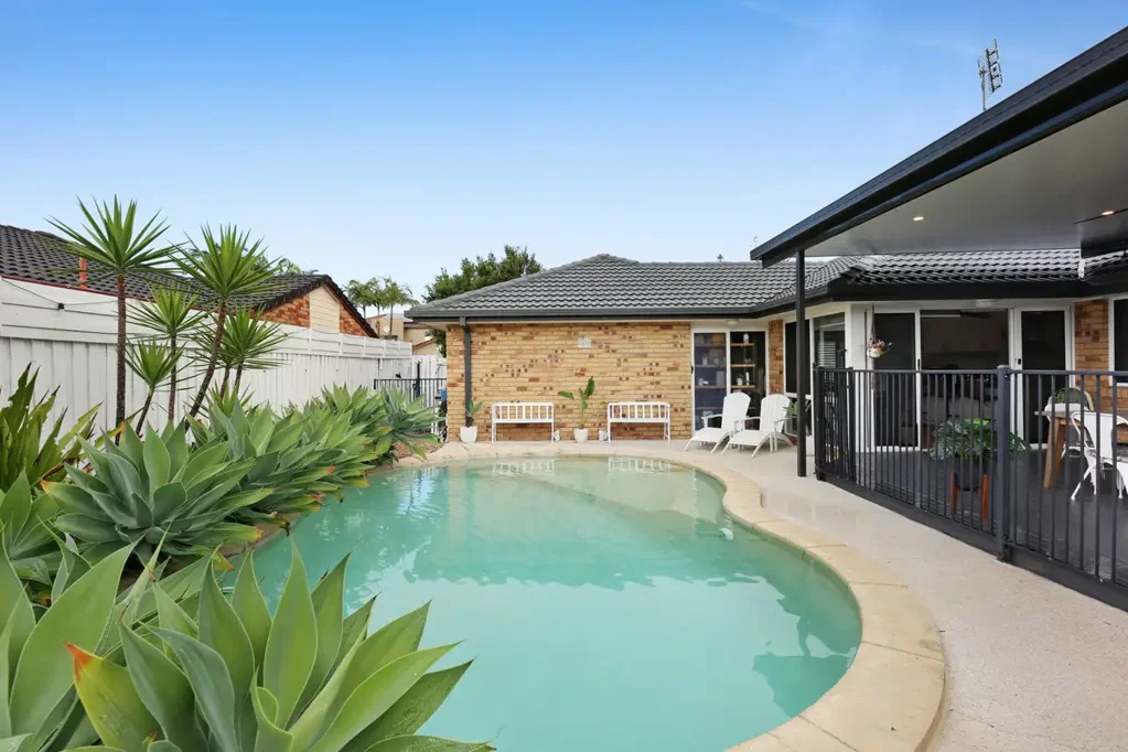 Burleigh Waters 4ਬੈੱਡਰੂਮ Stylish Low Maintenance Four Bedroom Home | A Must See Opportunity