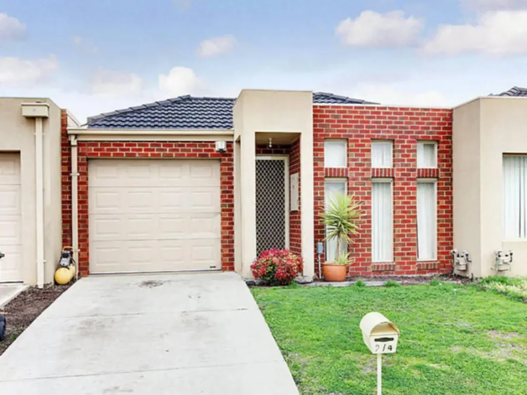 Modern Comfort and Convenience in a Perfect Location!
