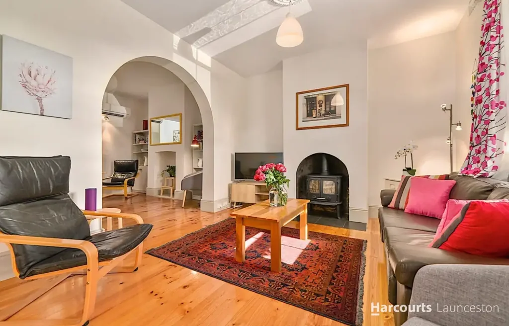 Fully Furnished Charming Inner-City Cottage - Character, Convenience & Low-Maintenance Living