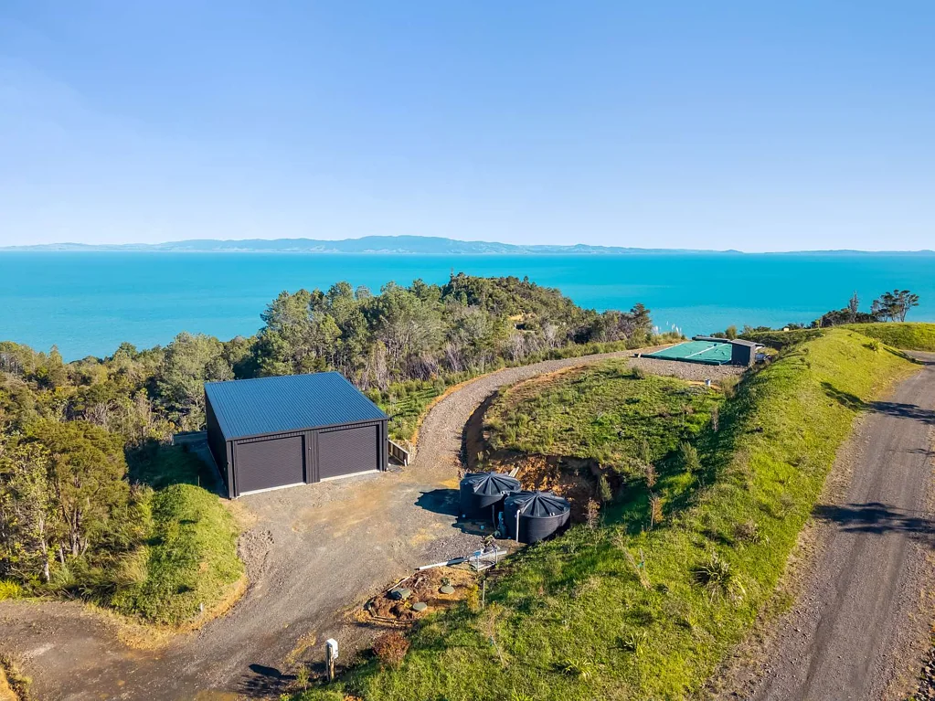 Tapu 1Habitaciones Was $1.2m now below original cost.