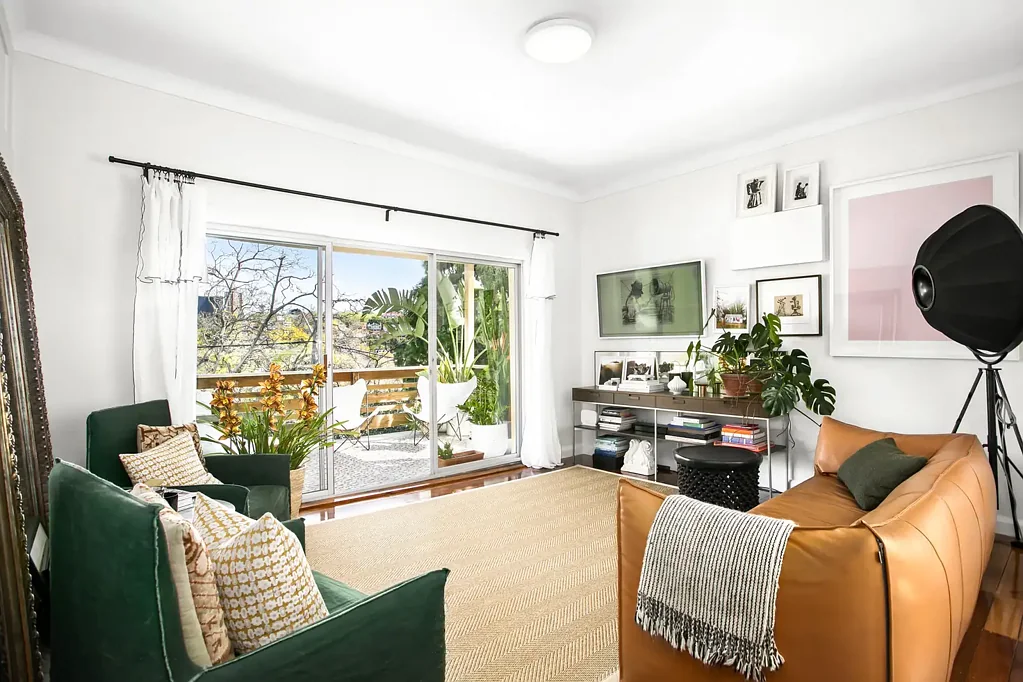 Semi Size 2 Bedroom Duplex with Entertainers Balcony