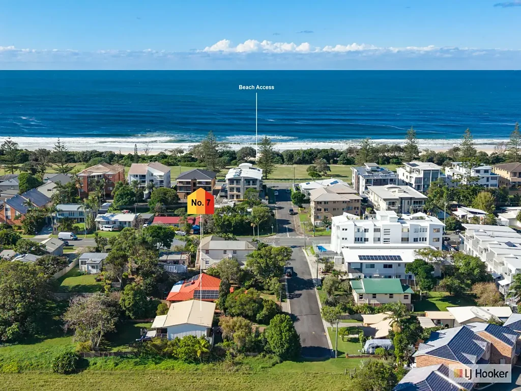 Kingscliff 3कमरा Beachside Family Living with Exceptional R3 Development Potential