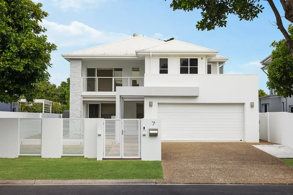 Helensvale 5 Bedroom Auction On Site, Thursday 27 August at 3pm