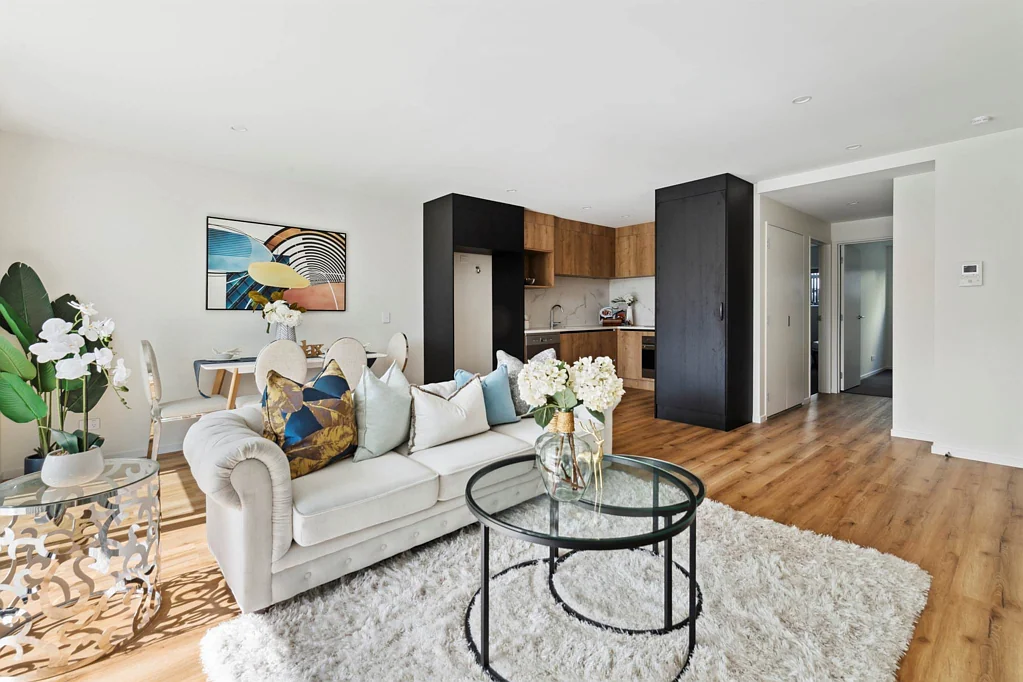 Flat Bush 2房  Owner Must Sell! Modern Ground Floor in Prime Spot