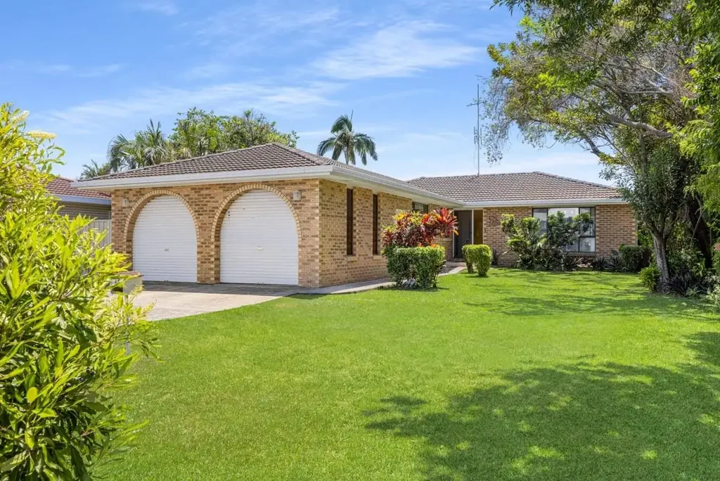 15 Coobowie Street, Broadbeach Waters, QLD 4218