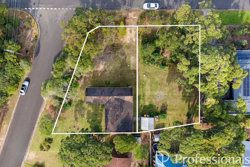 Cunjurong Point 3Zimmer Renovated 3 Bedroom Home on 753.5m2 - Adjacent Vacant Block 617.5m2 with a 19m Frontage - Buy One or Buy Both...