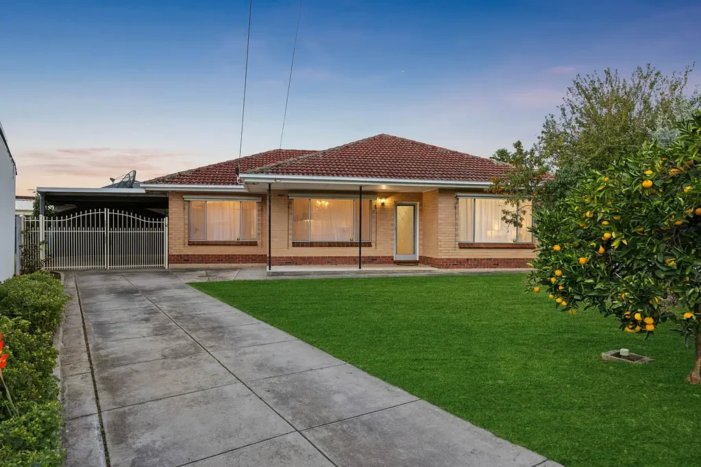 Campbelltown 3房  Renovated Sixties Charm Offering Space for Family Life: Invest, Nest or Rebuild
