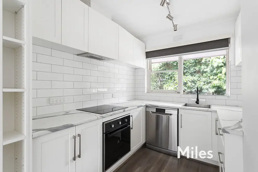 IMMACULATE ONE BEDROOM APARTMENT
