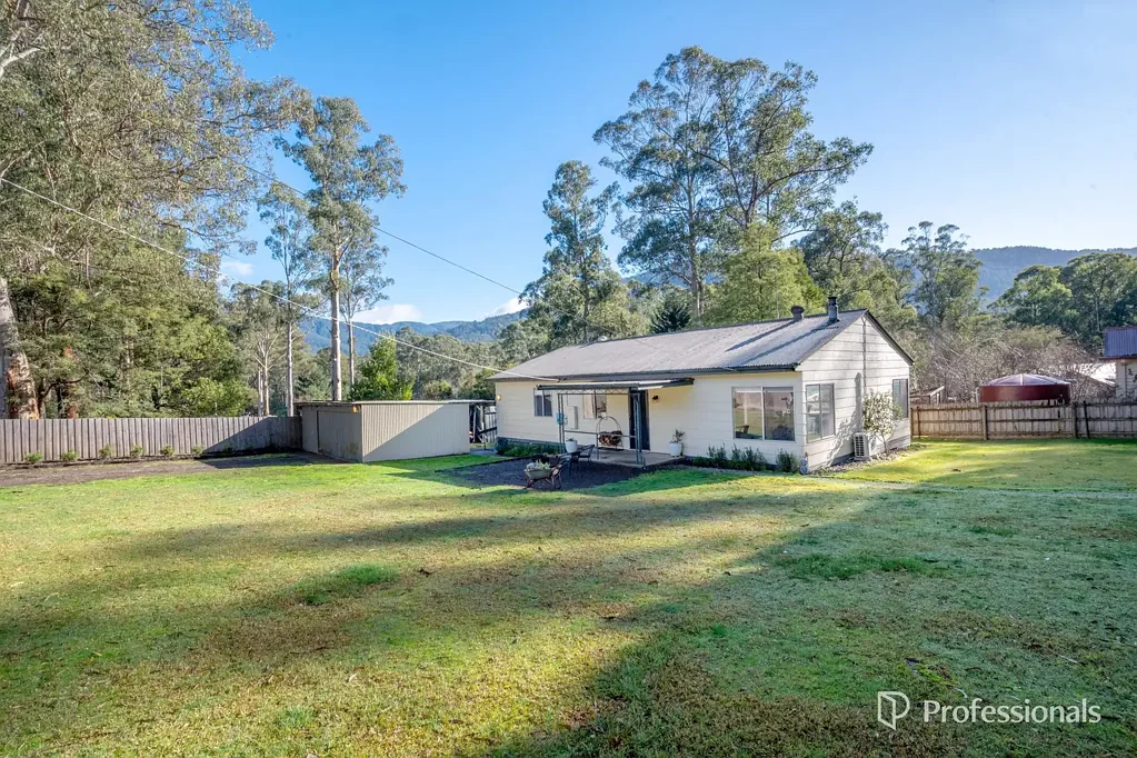 6 Brahams Road, East Warburton, VIC 3799