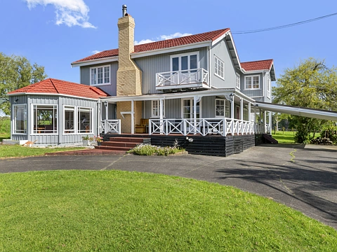 Dairy Flat 8房  Home & Income Opportunity - Fantastic Investment