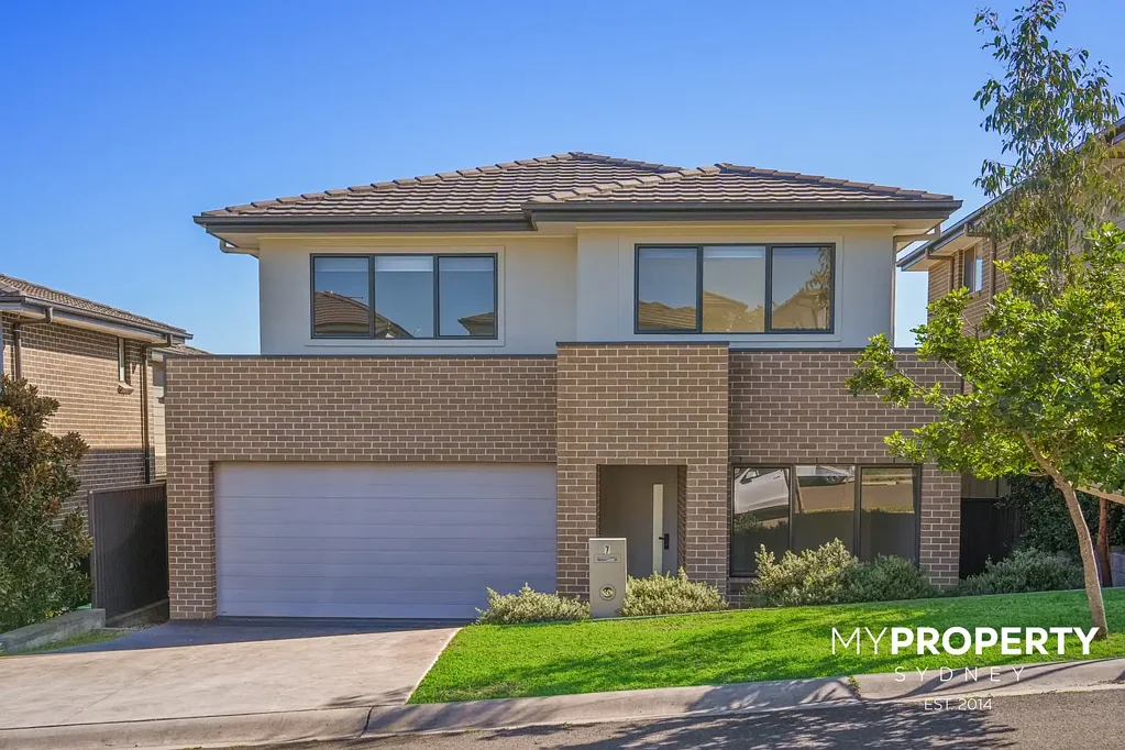 SPLENDID NEW EX-DISPLAY HOME IN PERFECT FAMILY LOCALE