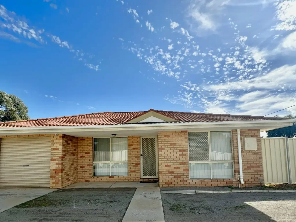 Wonthella 2 Bedroom It’s your Lucky Day!  Great Unit now Available