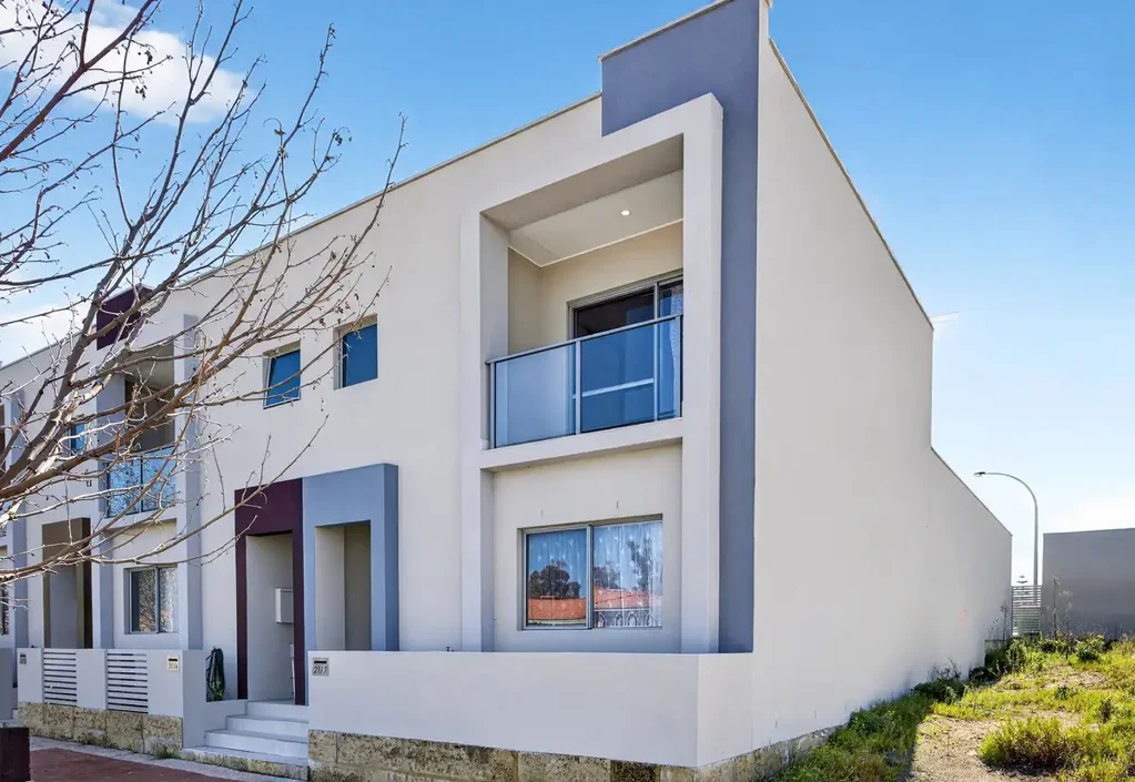 Rockingham 3房  Why: Because urban convenience meets minimal maintenance design in this outstanding multi-level abode