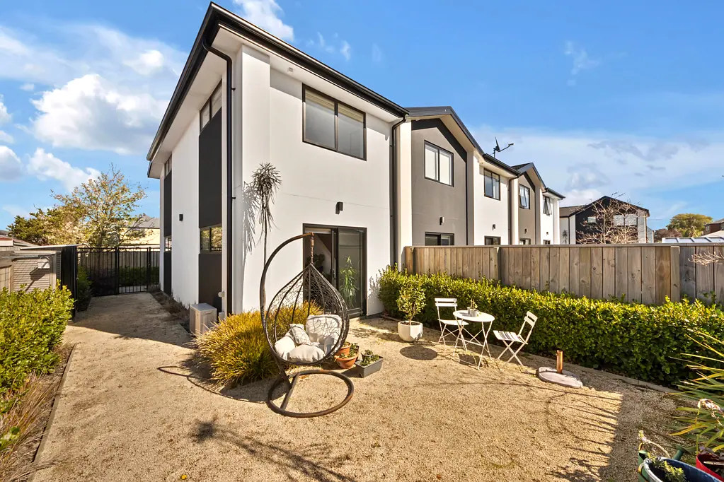 Edgeware 2침실 Quick Sale Required: Stylish Modern Townhouse