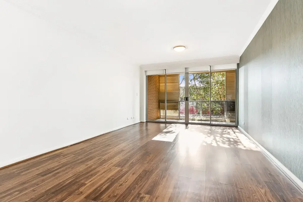 Stunning 2 bedroom Apartment with Floorboards in Waterloo For Lease